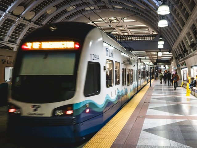 20190119-link-light-rail-6-640x480-c-default