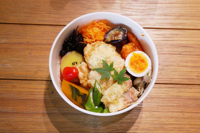 14_彩り豊かな健康的なお弁当