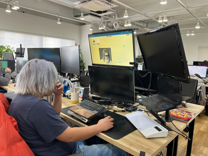 大田さんデスク（引き）